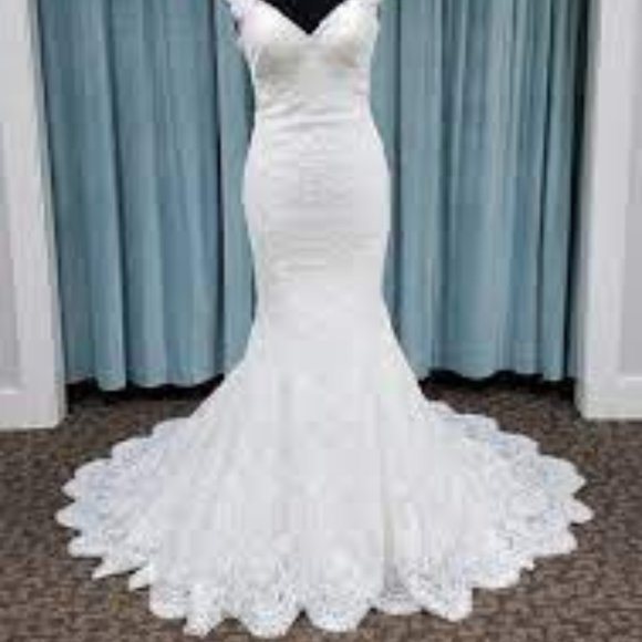 Sample Allure Madison James Ivory Lace Wedding Dress, Keyhole backless Vintage - Picture 4 of 6